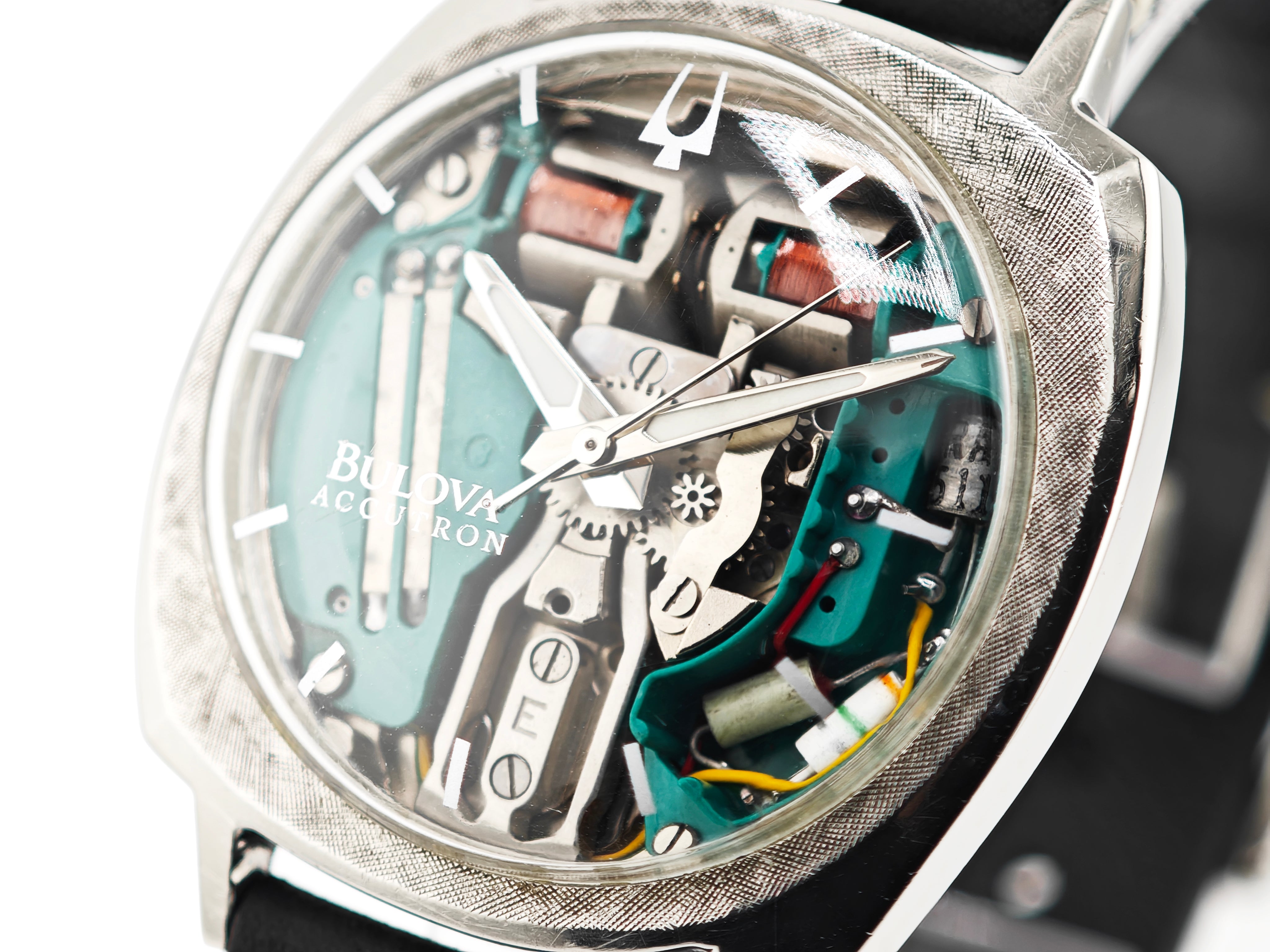 ケンBulova Accutron 未使用品　電池切れ　ジャンク ケン様専用Bulova Accutron 未使用品 電池切れ ジャンク - メルカリ