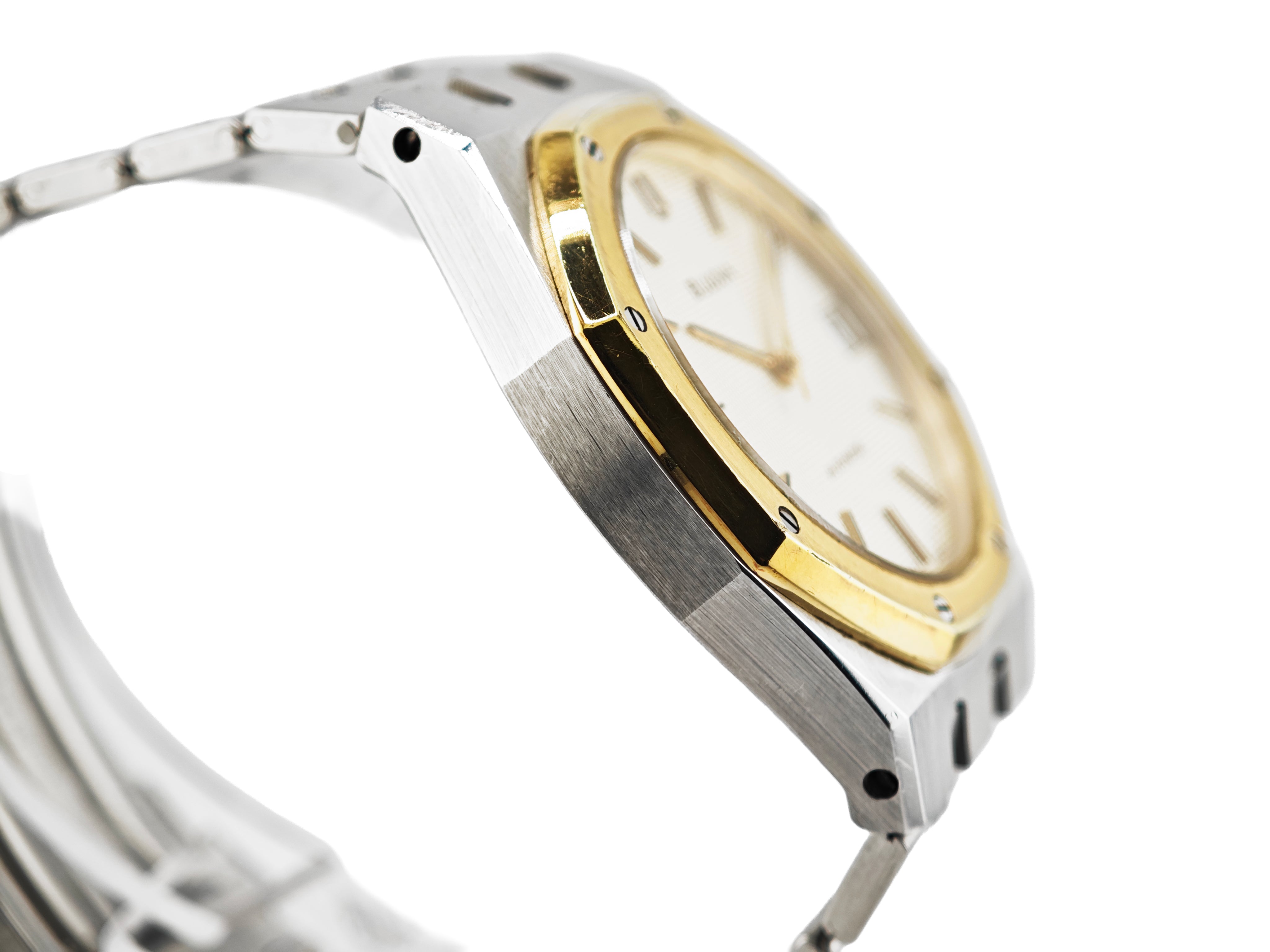 希少！BULOVA QUARTZ 腕時計 本体ロイヤルオーク風